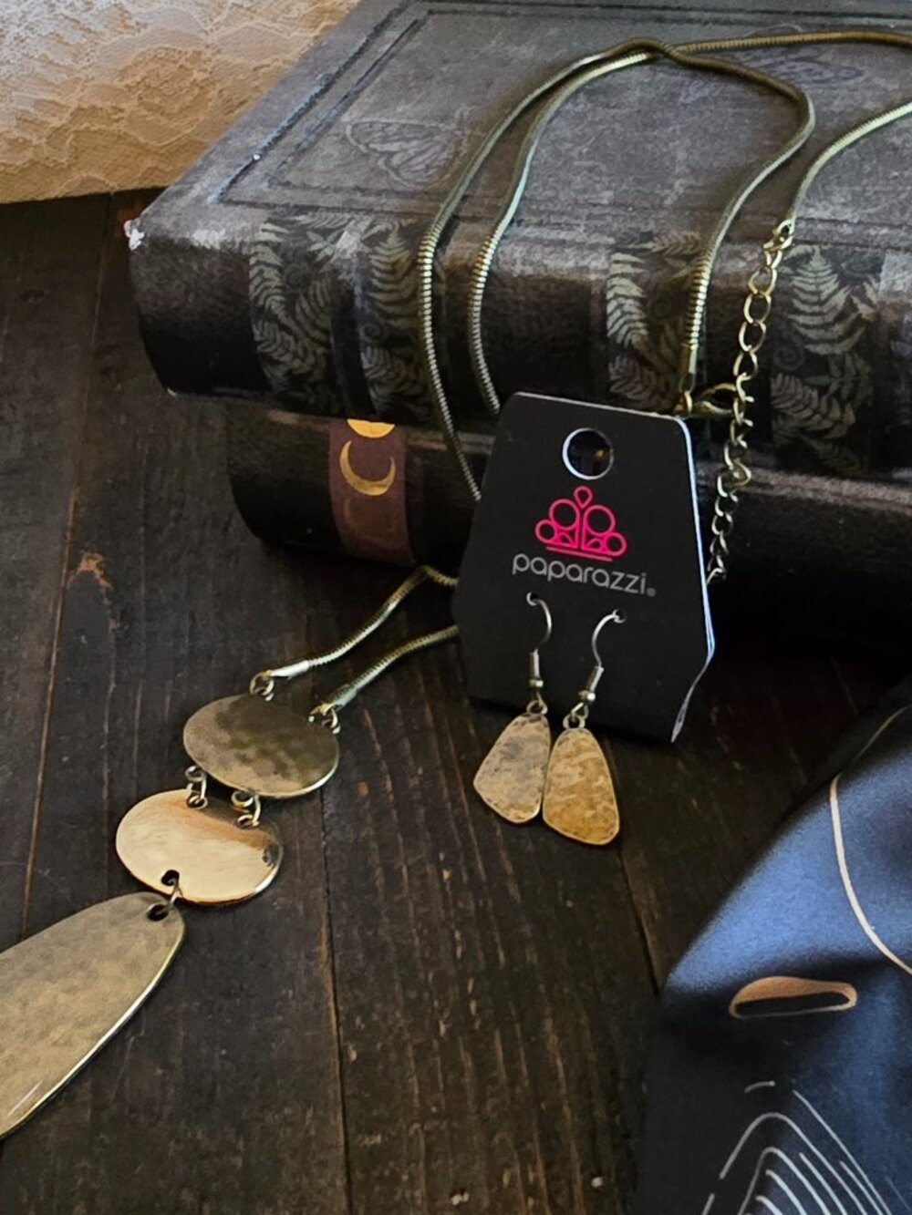 Paparazzi - Riverside Respite - Brass Necklace & Earring Set - Indie
